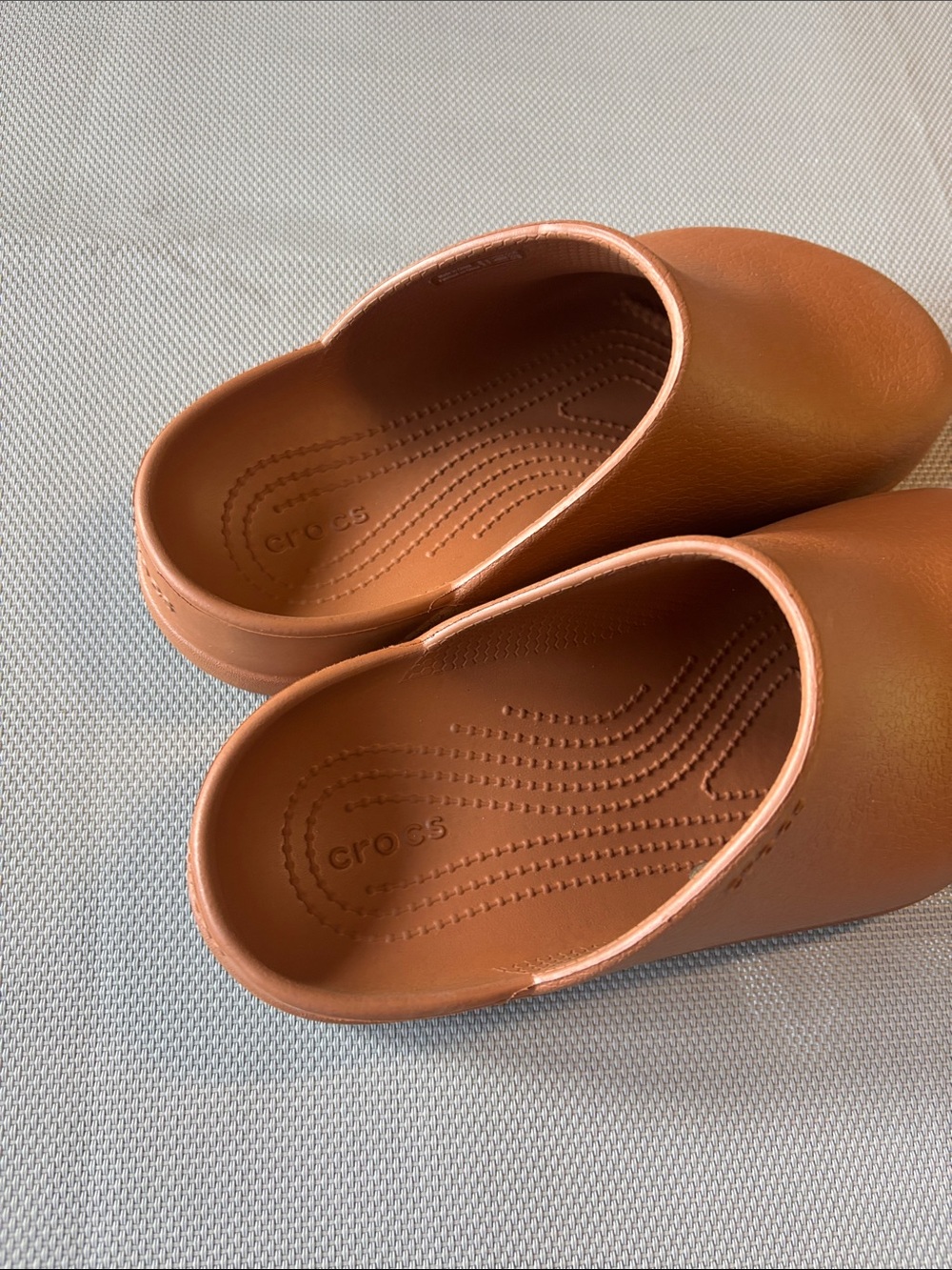 CROCS dylan Clogs in Chestnut Brown wms sz 6 like new - Picture 4 of 7